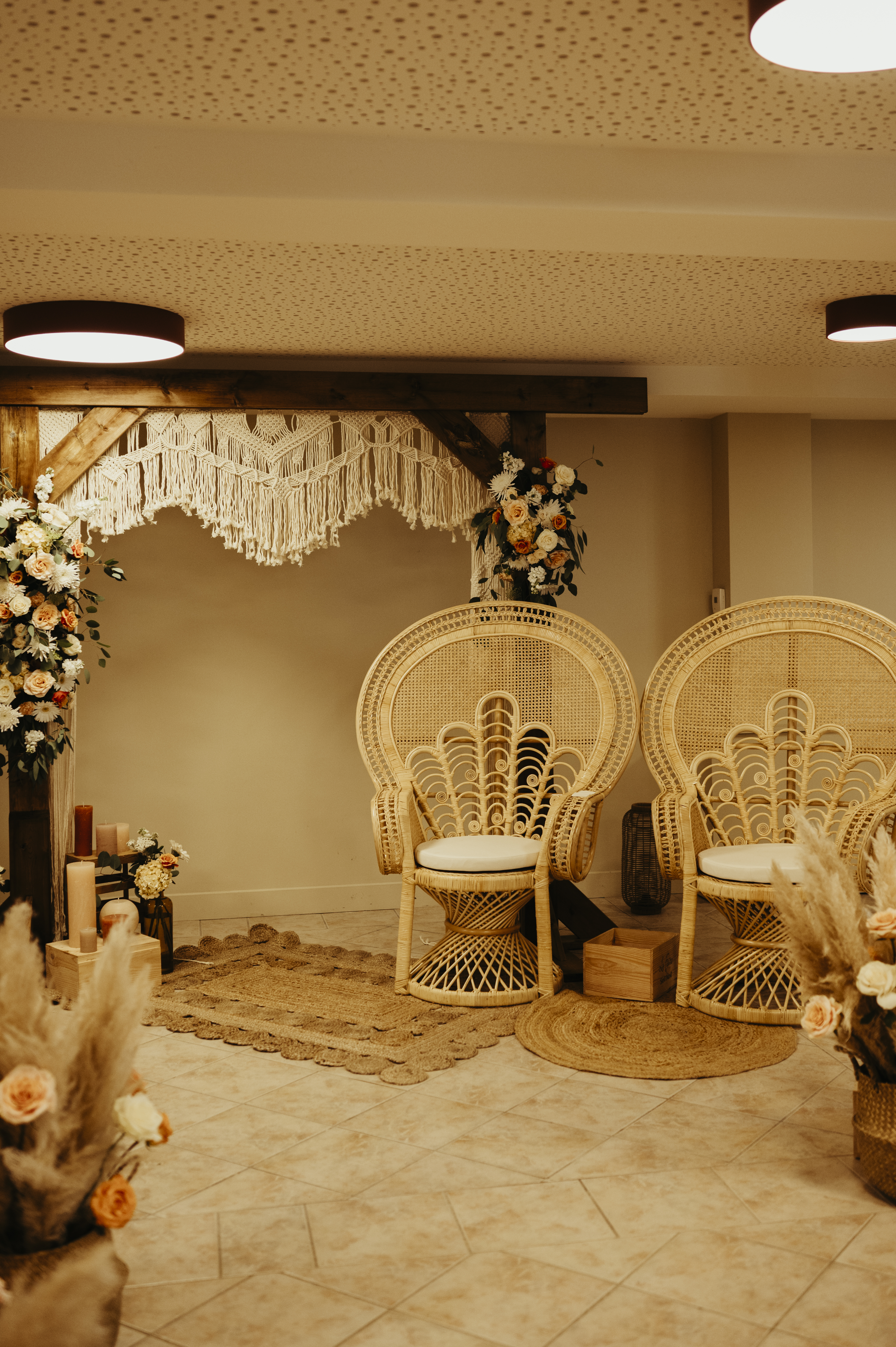 Location de fauteuils Emmanuelle, chiliennes et tabourets pour mariage à Toulouse